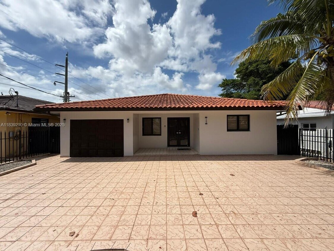 Foto principal - 4285 SW 7th St