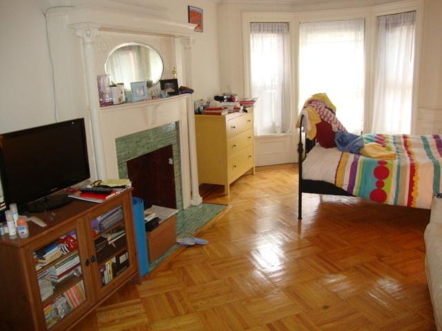 Primary Photo - 21 Polhemus Pl