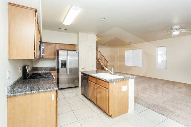 Building Photo - Renters Warehouse proudly presents this No...