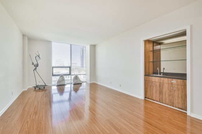 Building Photo - 5100 San Felipe St