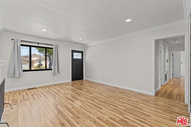 Foto del edificio - 7212 W 91st St