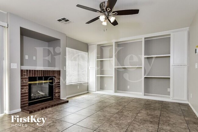 Foto del edificio - 8717 Blooming Sand Ave