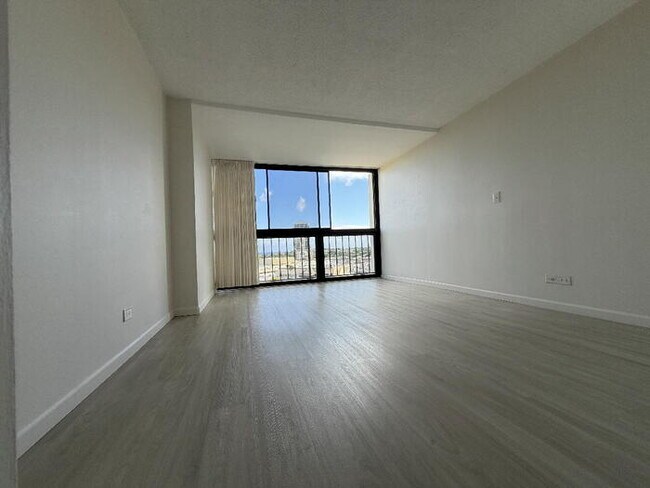 Building Photo - To register for the showing time below, note the 4 digit code: 4293 and click \"APPLY NOW.\"(mobi...