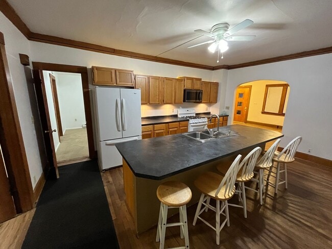 Building Photo - 1029 Spafford Ave