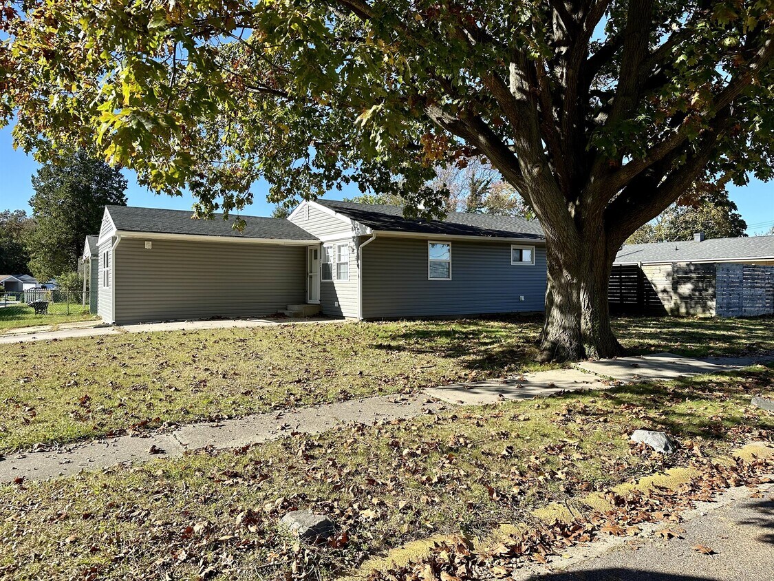 Primary Photo - 749 River Rd
