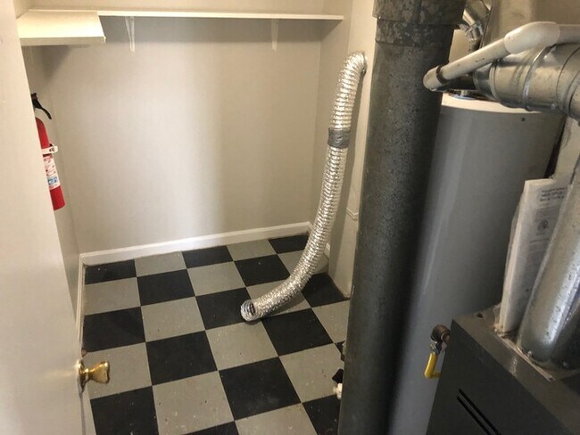 Building Photo - 2BD/1BA Apartment