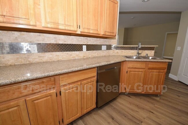 Foto del edificio - 8555 W Russell Rd