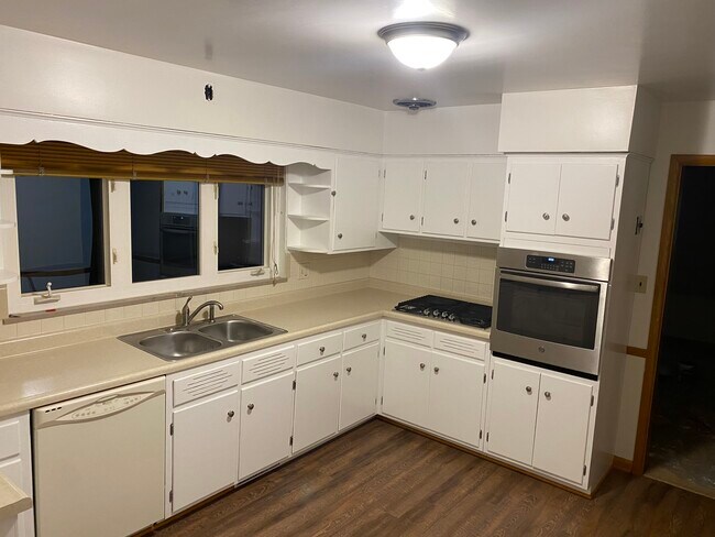 Amplia cocina - 1011 Woodland Dr