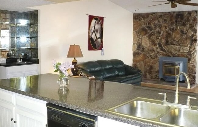 Foto del edificio - 12708 Tomlinson Dr SE