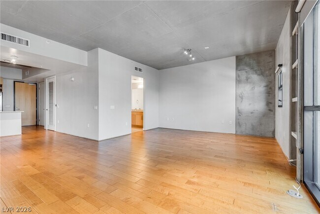 Building Photo - 353 E Bonneville Ave
