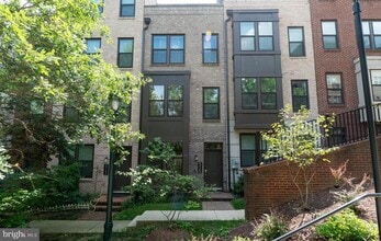 Building Photo - 515 Shorthorn Way