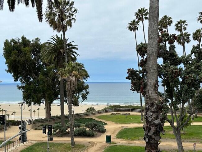 Foto del edificio - 757 Ocean Ave