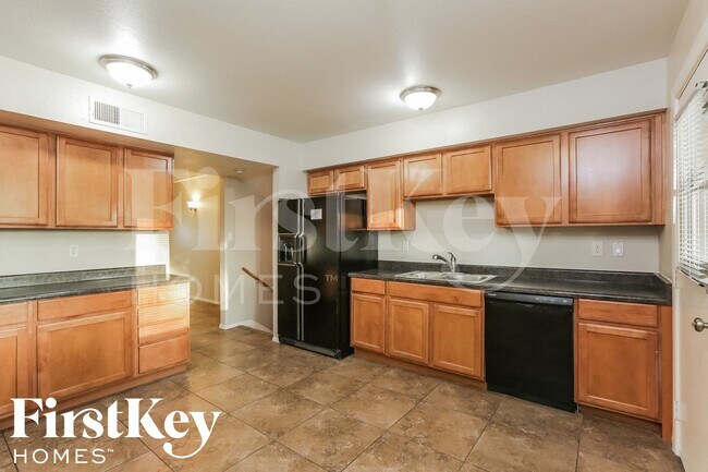 Building Photo - 4501 S Forest Ave