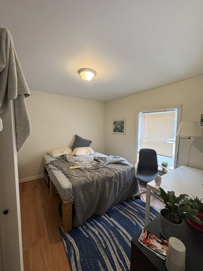 Foto del edificio - 206 Belchertown Rd