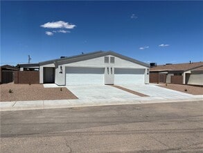 Building Photo - 915 E Berk Ave