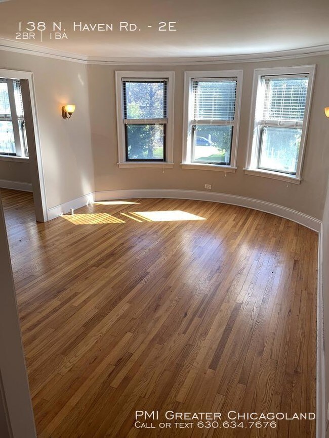 Building Photo - Vintage Condo, Commuters Dream