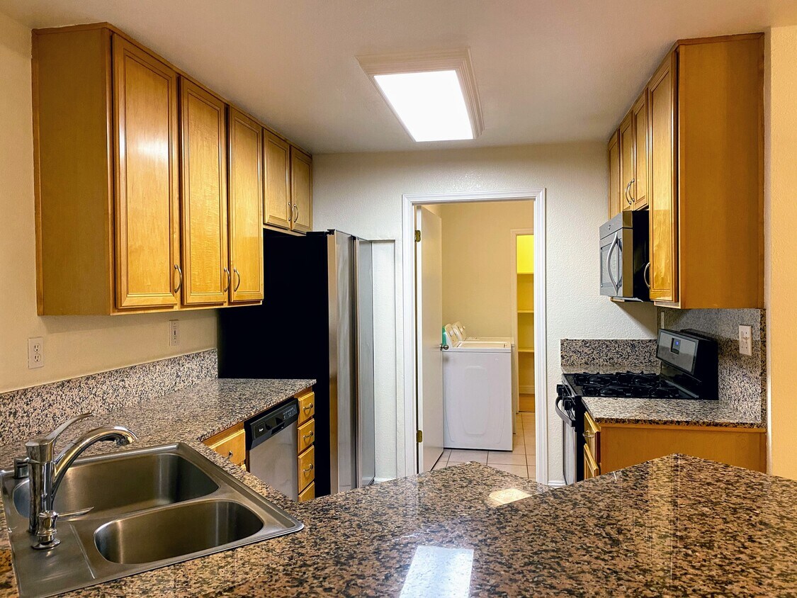 Kitchen with stainless steel appliances - 605 Arcadia Ter