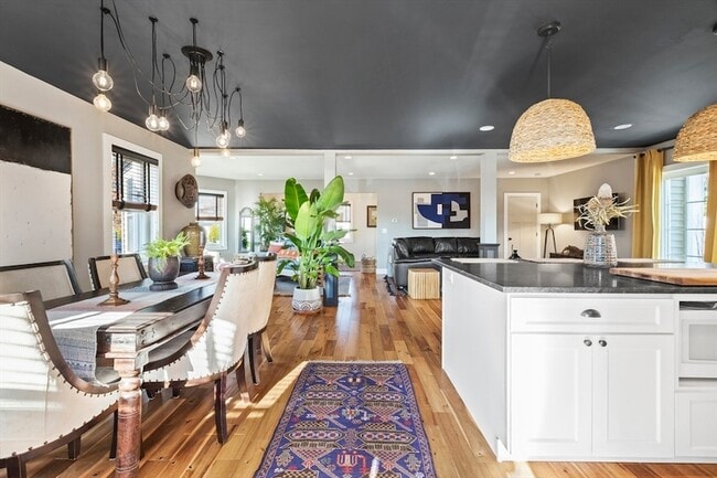 Building Photo - 119 Sycamore St