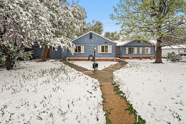 Charming 3-Bedroom Home with Garage & Fenced Yard – Great Location - Charming 3-Bedroom Home with Garage & Fenced Yard – Great Location