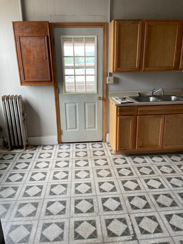Kitchen - 201 Center Ave