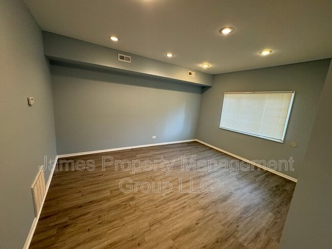Building Photo - 2227 W 21st Pl