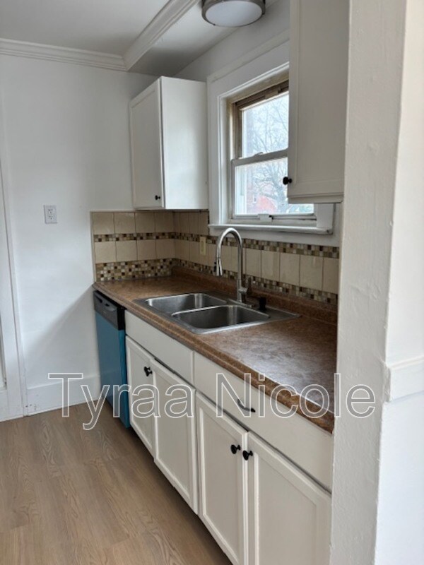 Building Photo - 15353 Lauder St