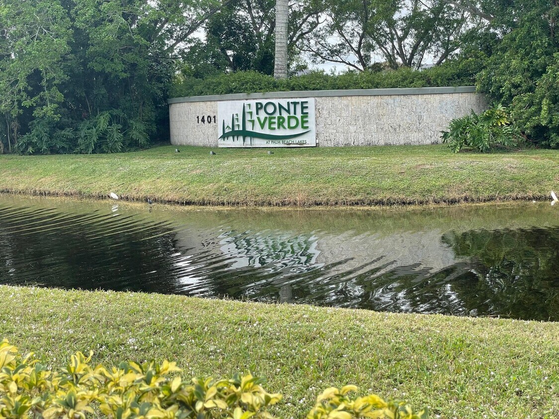Foto del edificio - 1401 Village Blvd