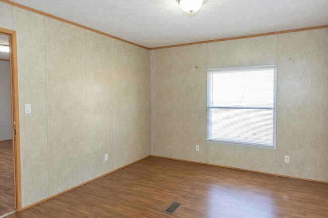 Foto del edificio - 1767 Goodman Lake Rd