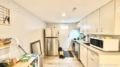 Building Photo - 133 Marchington Cir