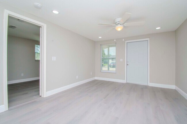 Photo - 1/1 Condo Near Brandon Malll