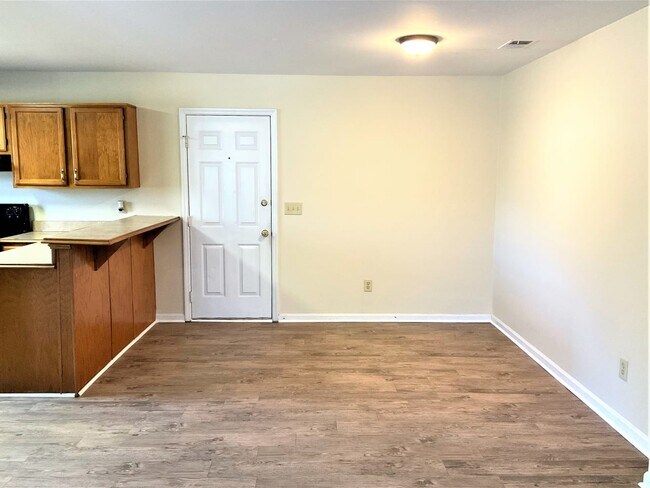 Building Photo - 3100 Woodcrest Way