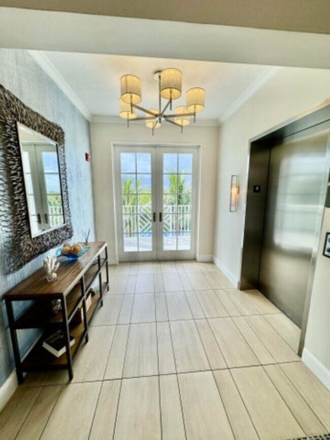 Foto del edificio - 341 Bay Colony Dr N