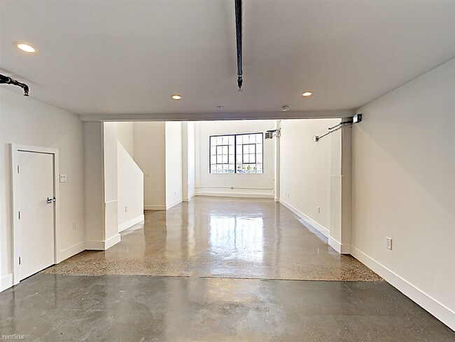 Building Photo - 5701 International Blvd