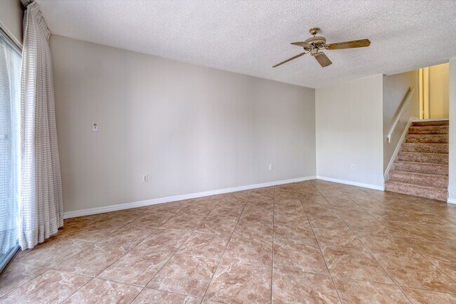 Foto del edificio - 14800 Walsingham Rd
