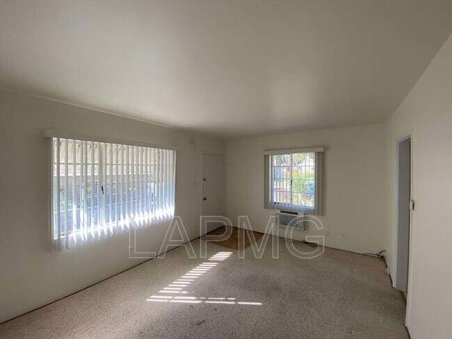 Foto del edificio - 626 E Harvard Rd
