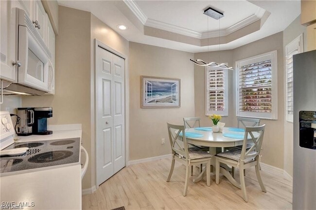 Foto del edificio - 1781 Four Mile Cove Pkwy