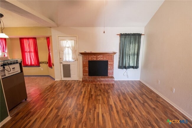 Building Photo - 203 Appaloosa Dr
