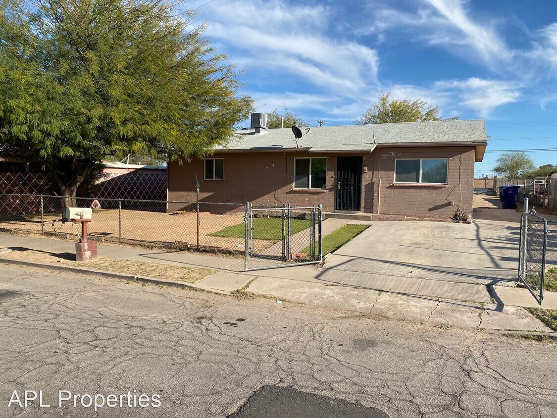 Primary Photo - 4 br, 1.5 bath House - 2126 E. Irene Vista