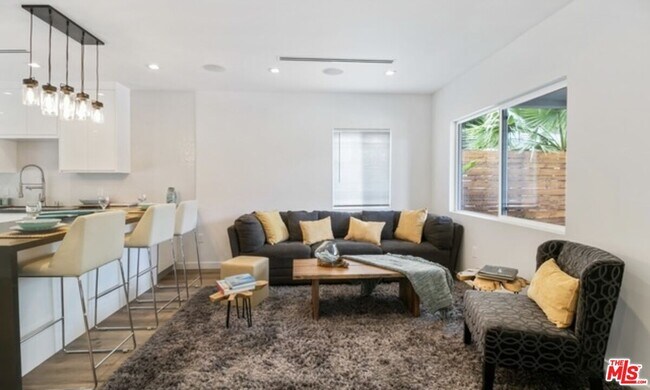 Building Photo - 6046 Fallbrook Ave