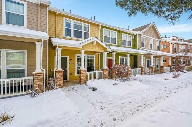Building Photo - $1,795.95- 2-Bed 2.5 Bath Townhome in Colorado Springs with Fenced-in Yard and Laundry In Unit!