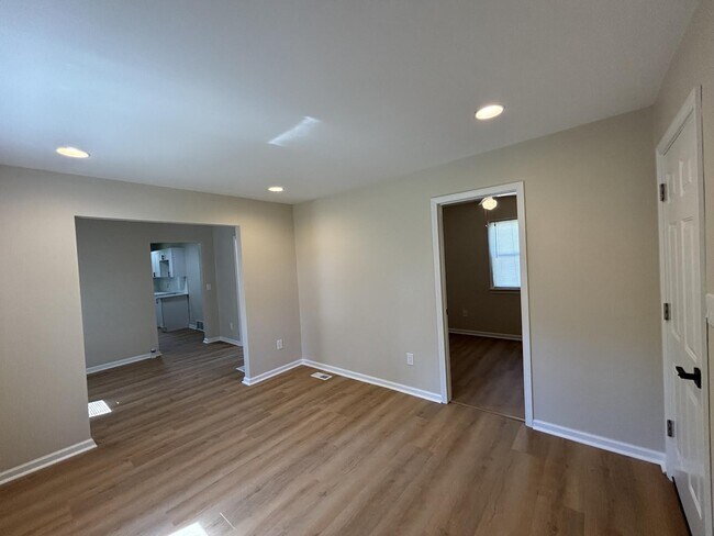 Foto del edificio - Charming Pet-Friendly Haven with Central AC & Spacious Living in Burton, MI