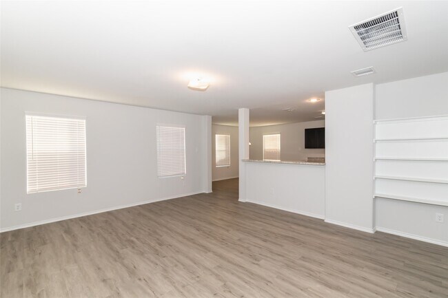 Building Photo - 8631 Doris Oaks Cir