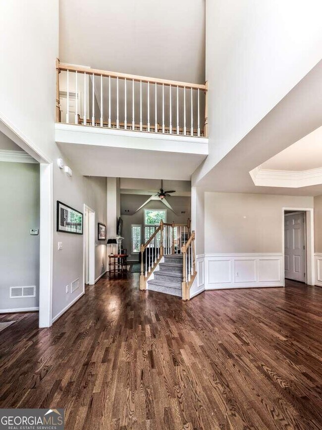 Building Photo - 2045 Town Lake Hills W