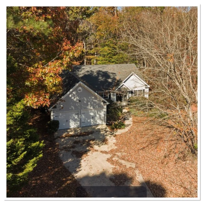 Building Photo - 245 London Ln