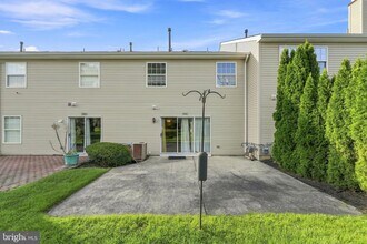 Building Photo - 1902 Doral Dr