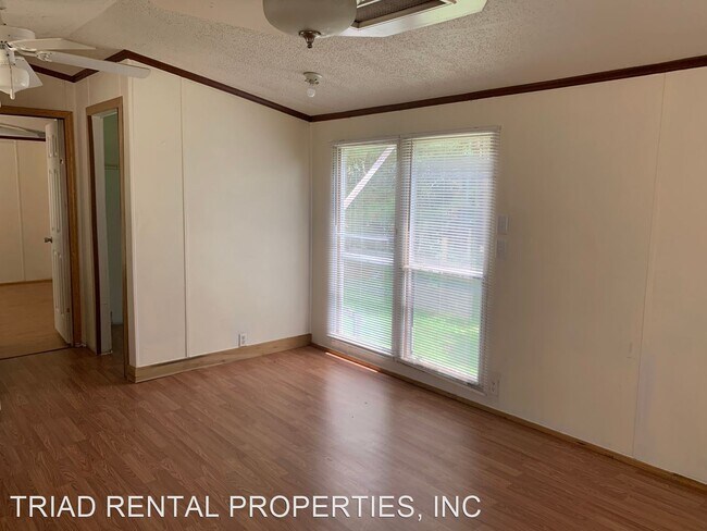 Building Photo - 3 br, 2 bath House - 133 S. SANDY RIDGE