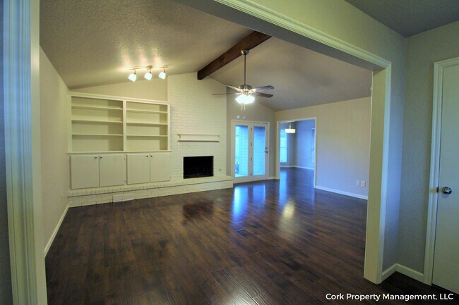 Building Photo - 916 N Blackwelder Ave