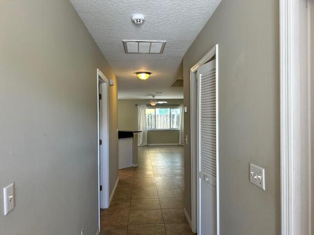 Building Photo - 661 Palm Dr