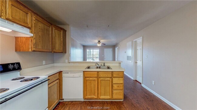 Foto del edificio - 1509 Hollowhill Drive Unit A
