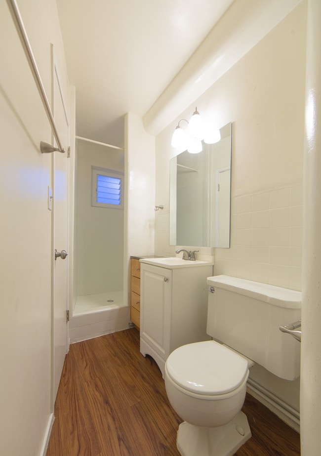 Studio Bathroom Area - Moana Vista Apartments